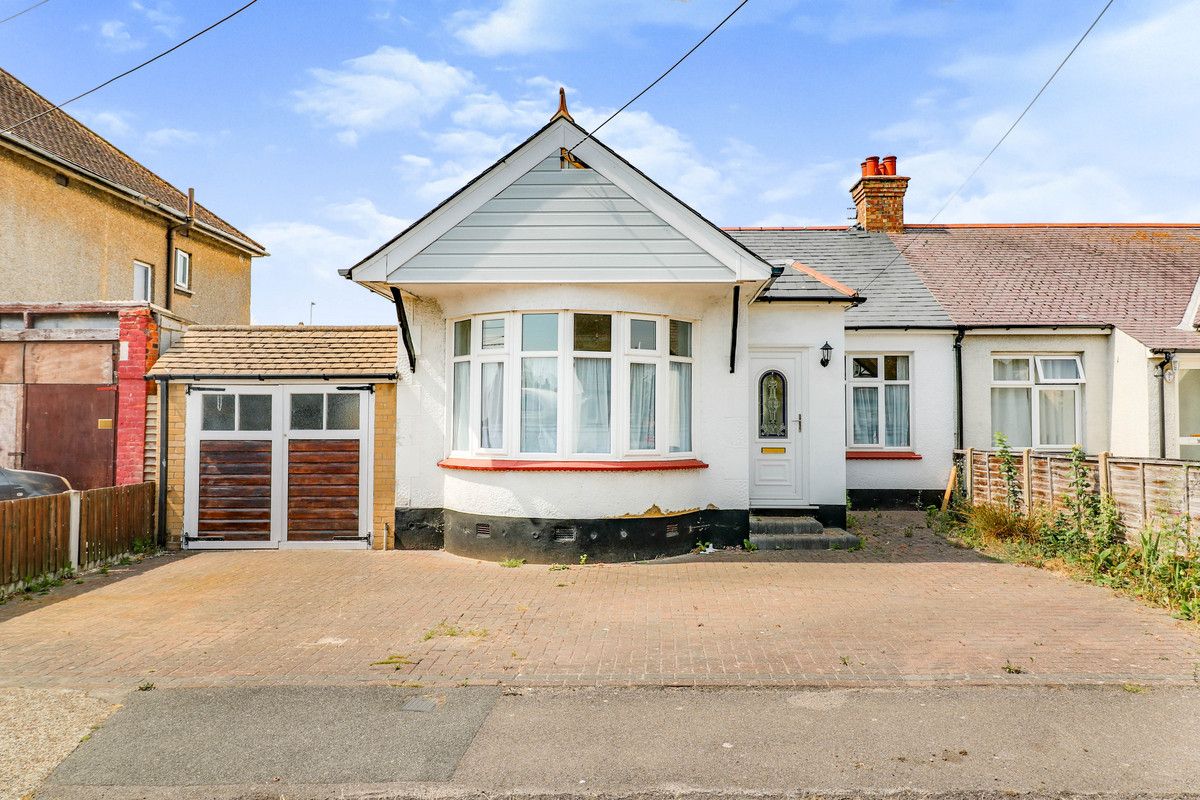 3 bed semidetached bungalow for sale in Homestead Way, Benfleet SS7