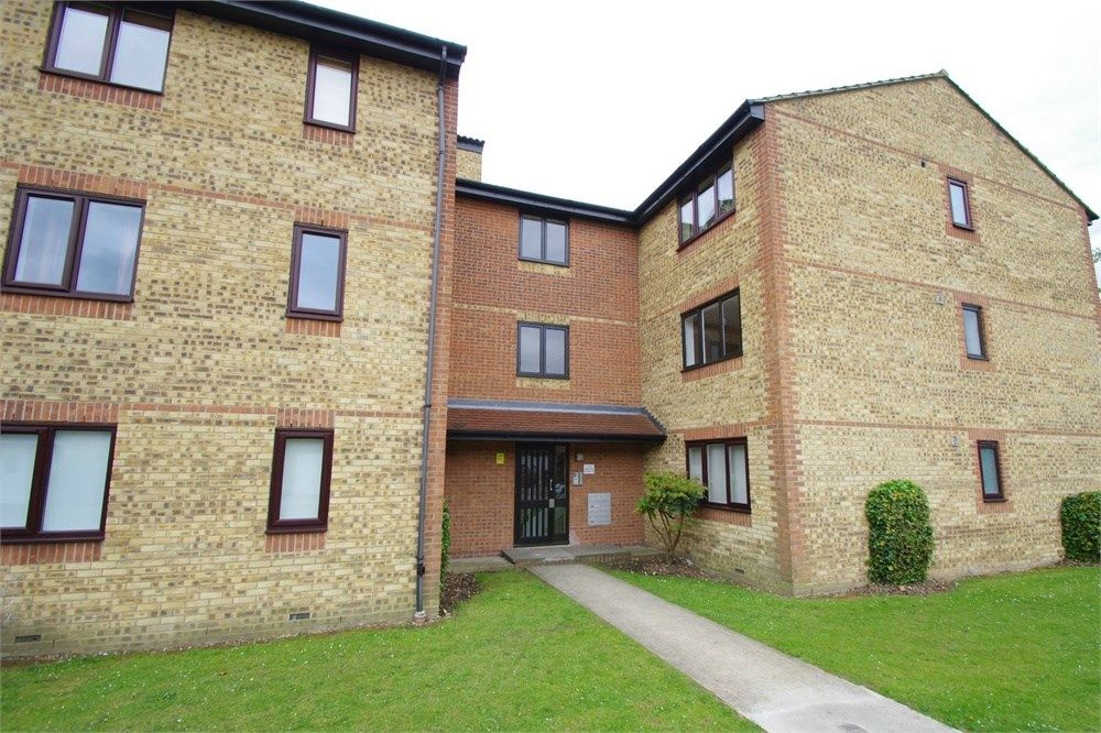 Studio to rent in Purbeck House, Crusader Way, Watford WD18 Zoopla
