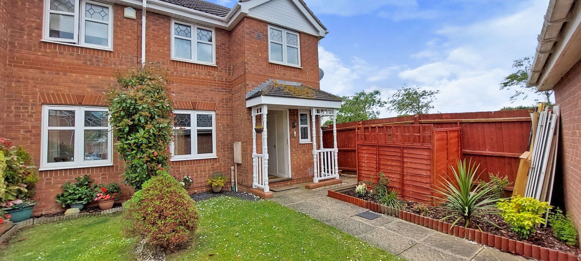 3 bed semidetached house for sale in Close, Yaxley