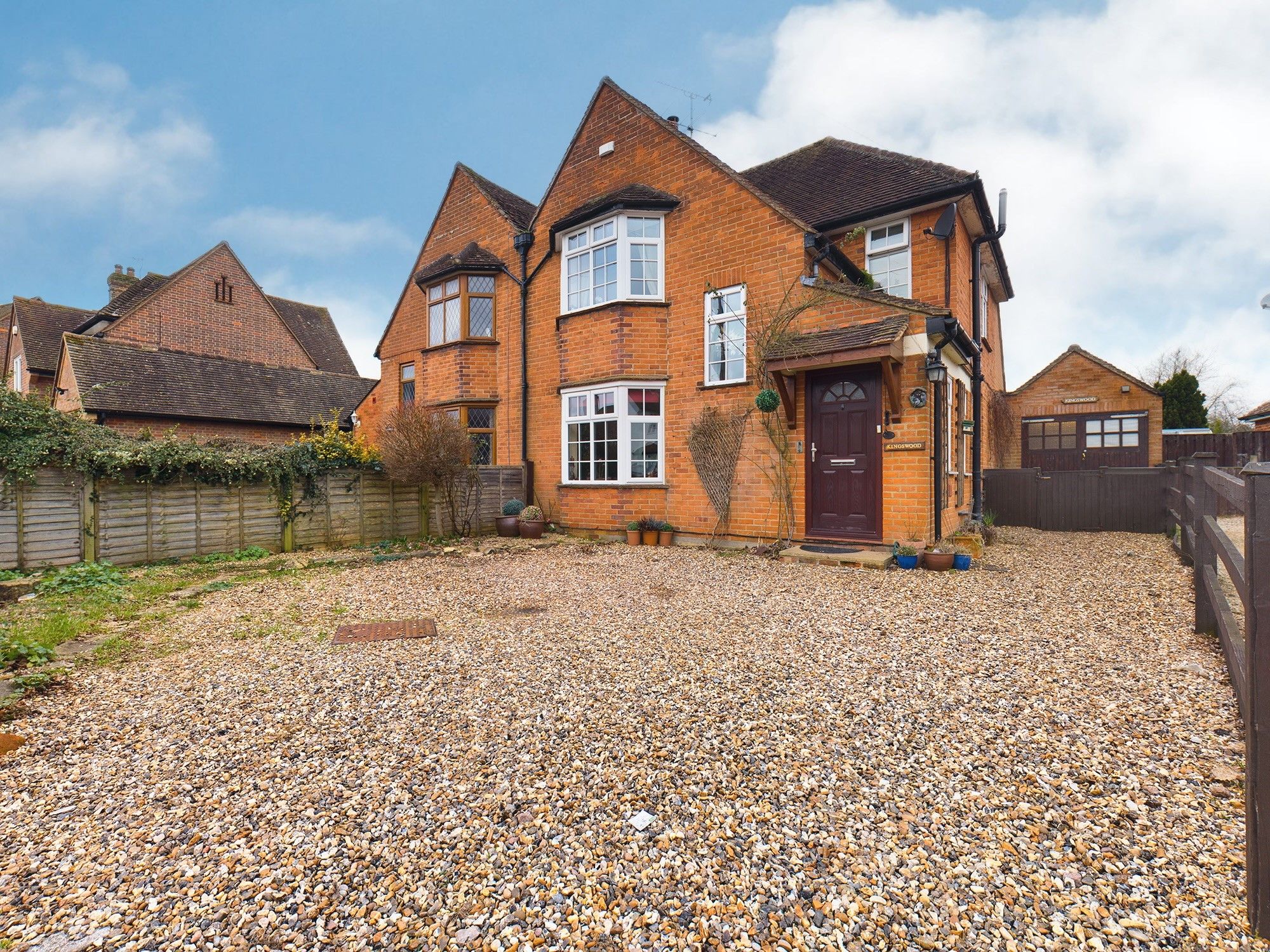 4 bed semidetached house for sale in Bassetsbury Lane, High