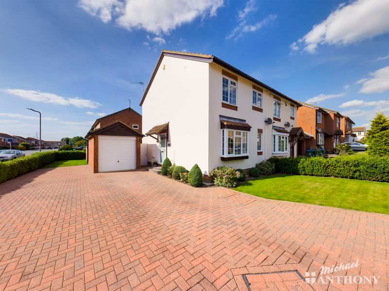3 bed semidetached house for sale in Ravensbourne Road, Aylesbury HP21