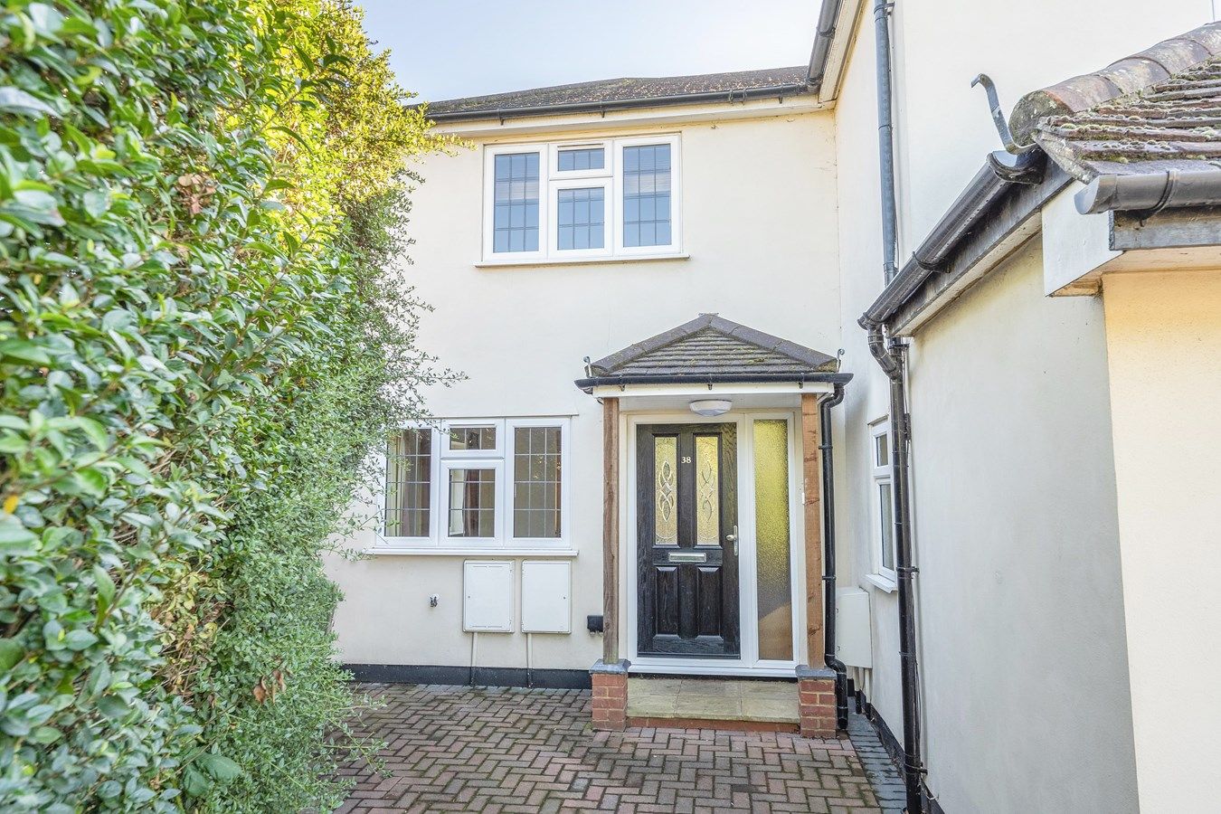 2 bed end terrace house for sale in Second Avenue, WaltonOnThames