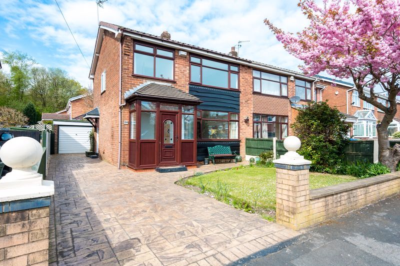 3 bed semidetached house for sale in Essex Road, Standish, Wigan WN1
