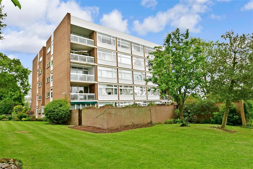 3 bed flat for sale in The Bowls, Chigwell, Essex IG7 Zoopla