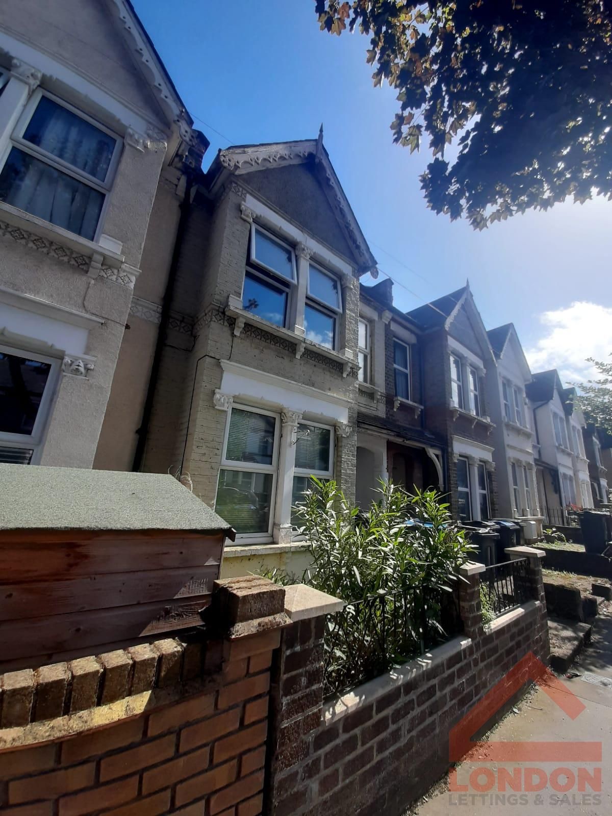 Room to rent in Ferndale Road, London SE25 Zoopla