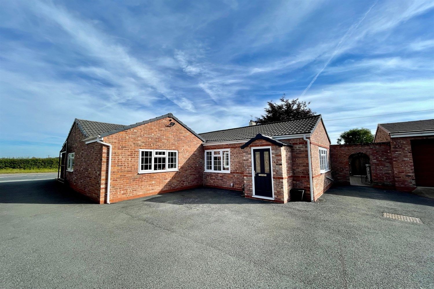 4 bed detached house to rent in Tarporley Road, Stretton, Warrington