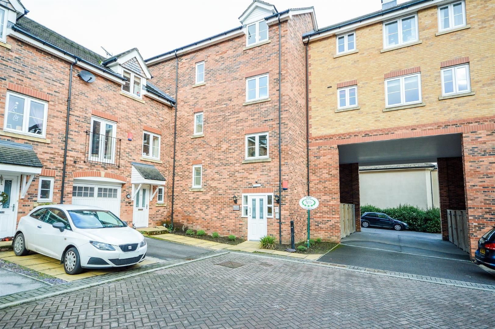 2 bed flat to rent in Moorcroft Court, Ossett WF5 Zoopla