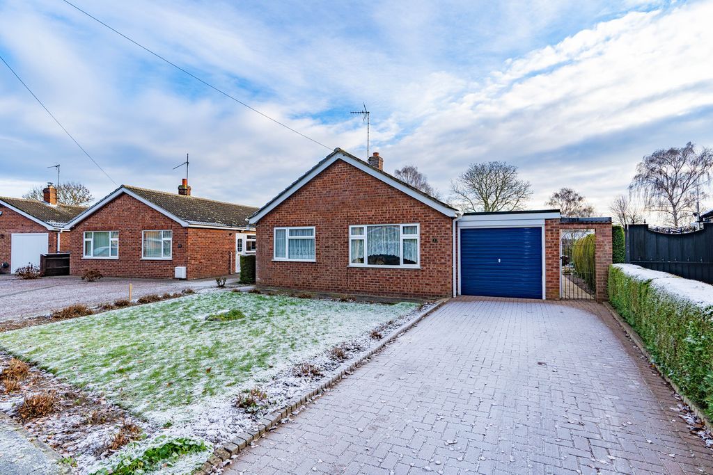 3 bed bungalow for sale in Poplar Court, Spalding PE11 Zoopla