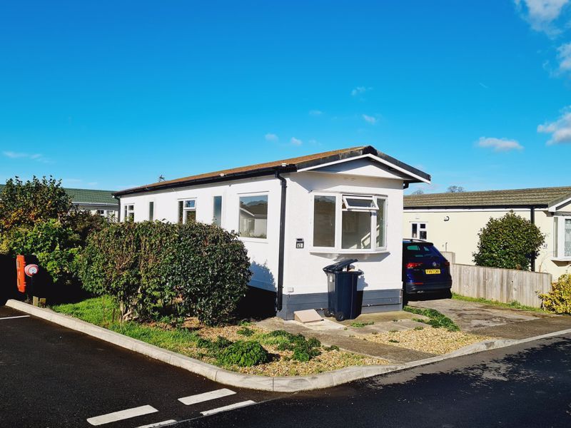 2 bed mobile/park home for sale in Fayre Oaks Home Park, Kings Acre