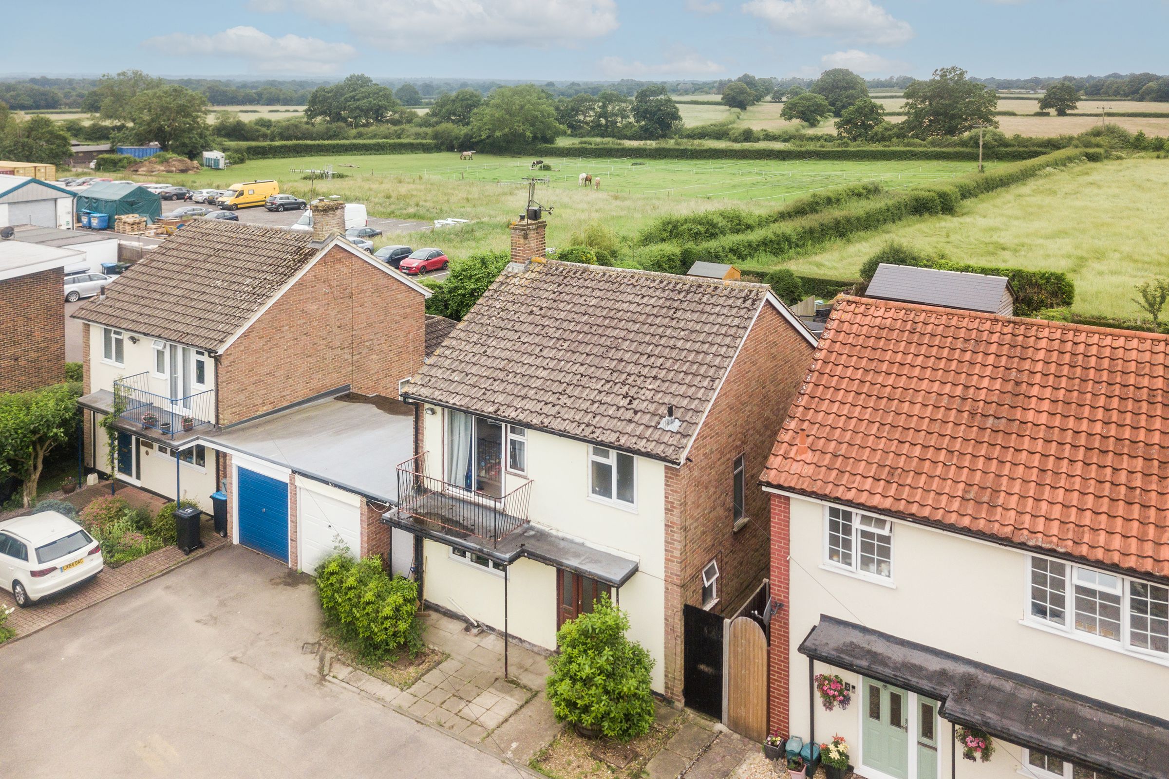 3 bed linkdetached house for sale in Beech Close, Blindley Heath