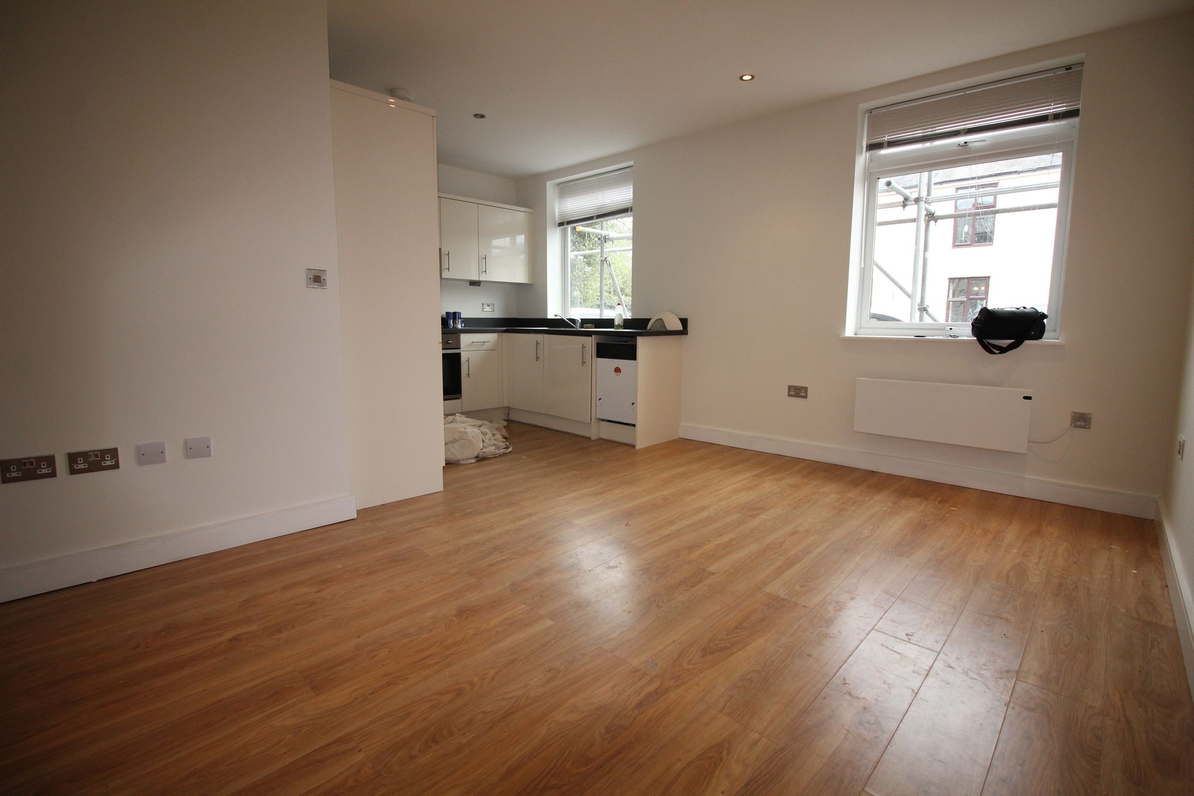 1 bed flat to rent in Oak Road, Leatherhead KT22 Zoopla