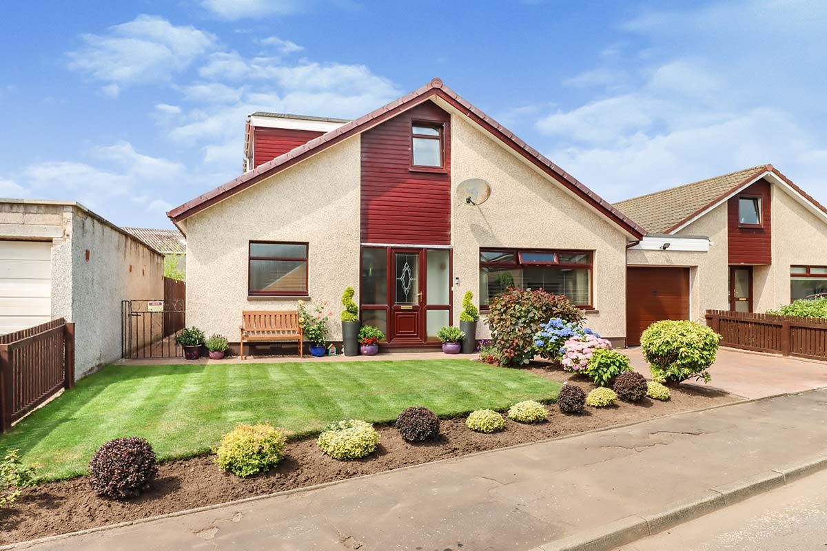 5 bed detached house for sale in Muirside Grove, Cairneyhill