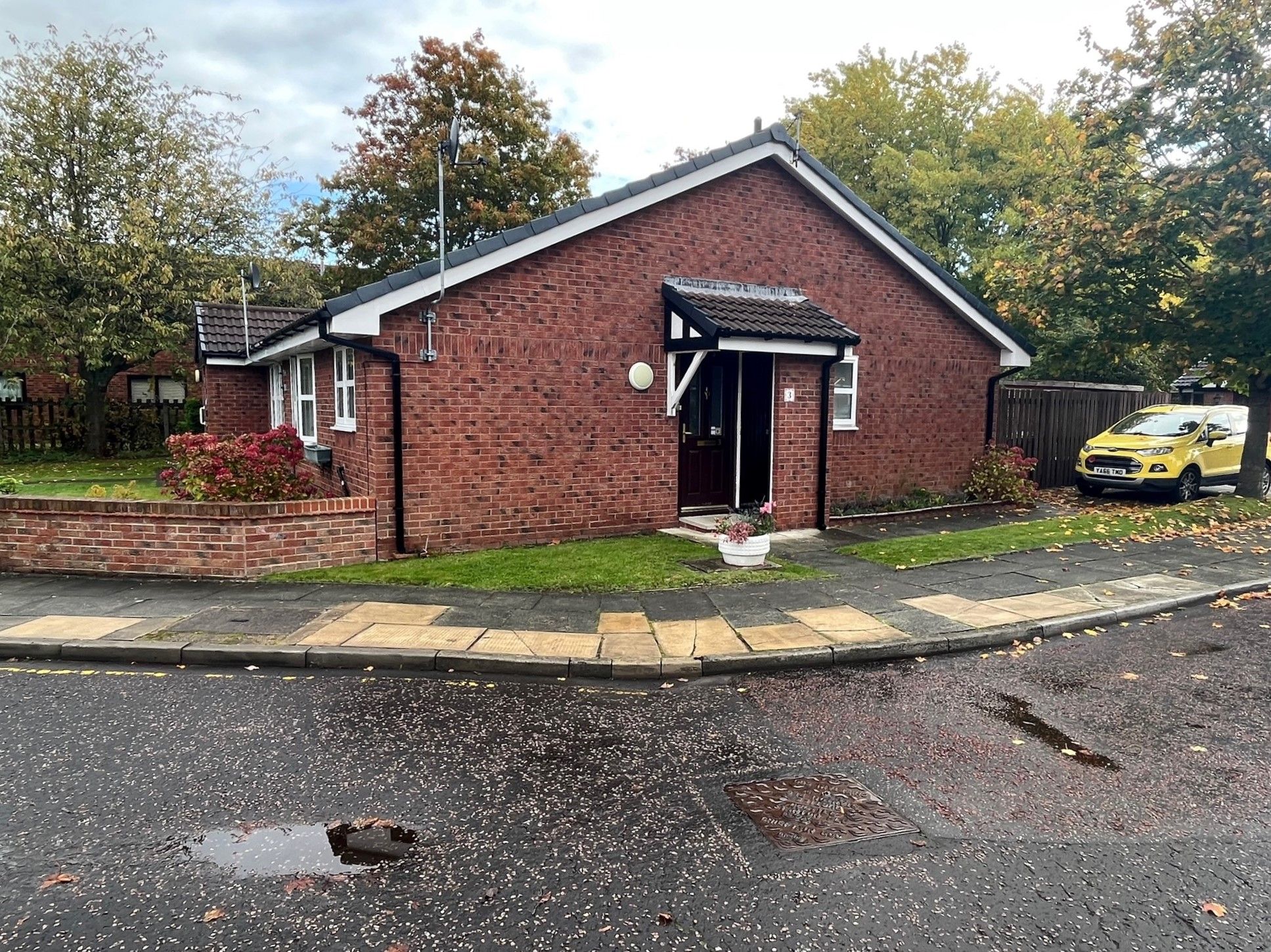 2 bed semidetached bungalow for sale in Swan Walk, Maghull, Liverpool
