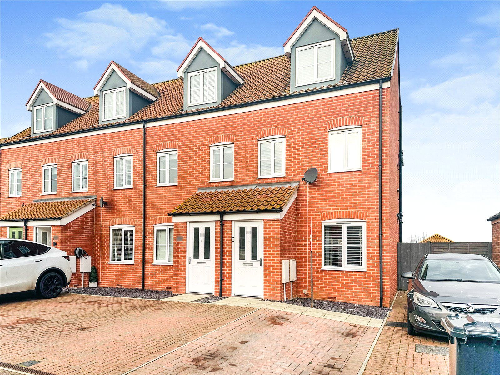 3 bed end terrace house for sale in Howard's Way, Bradwell, Great