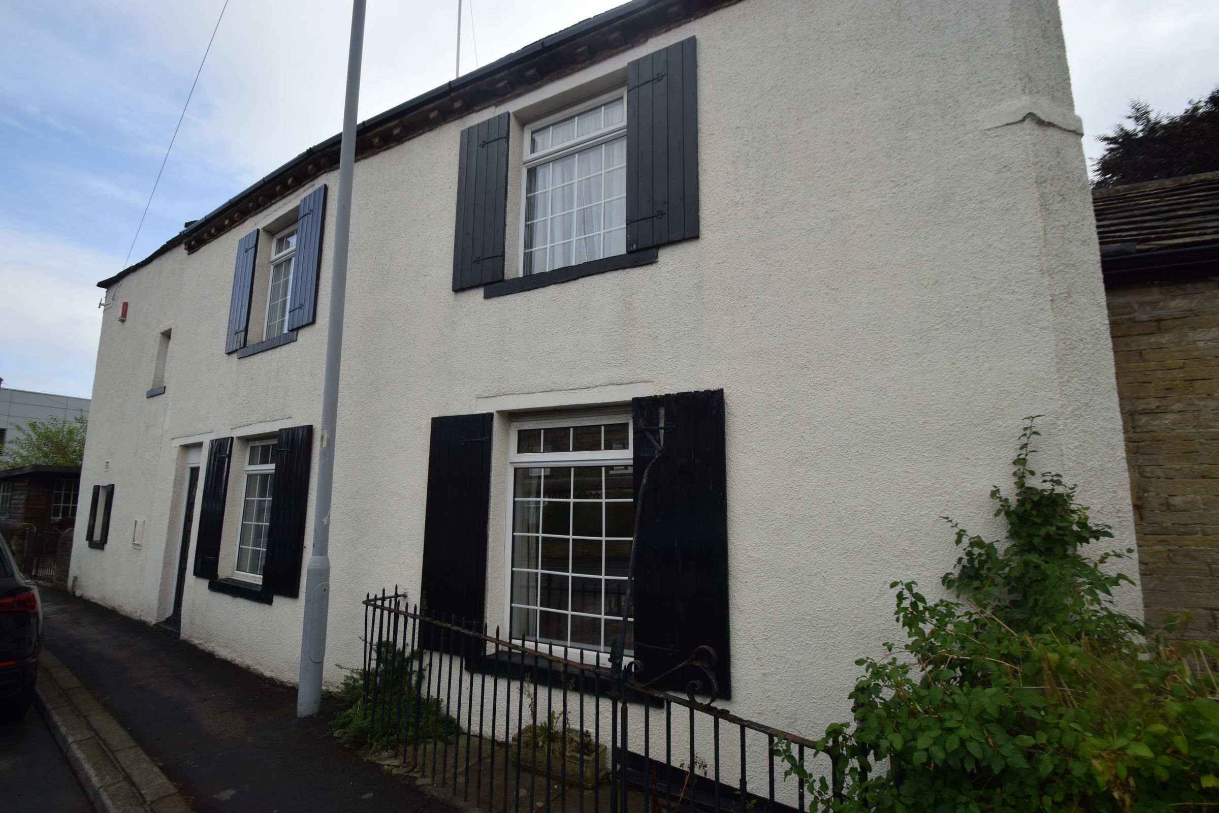 3 bed semidetached house for sale in Frizinghall Road, Frizinghall