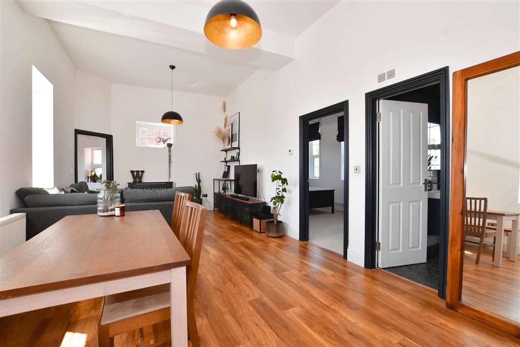 2 bed flat for sale in Baltic Road, Tonbridge, Kent TN9 Zoopla