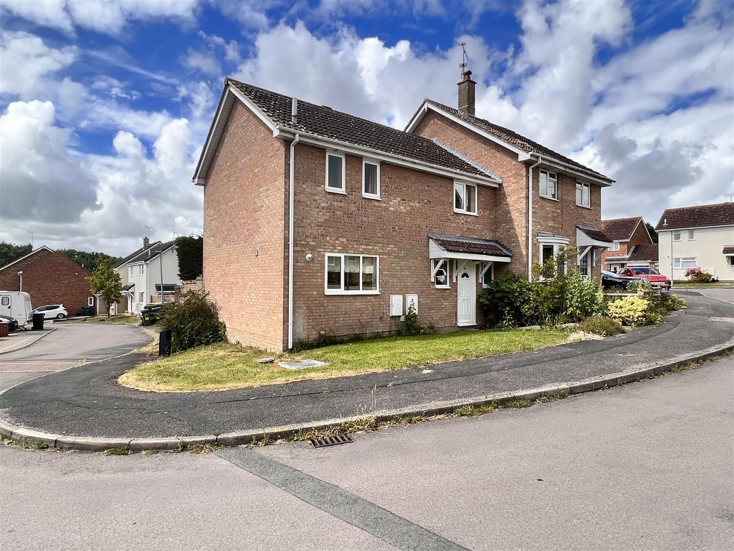 3 bed semidetached house for sale in Middle Ground, Royal Wootton