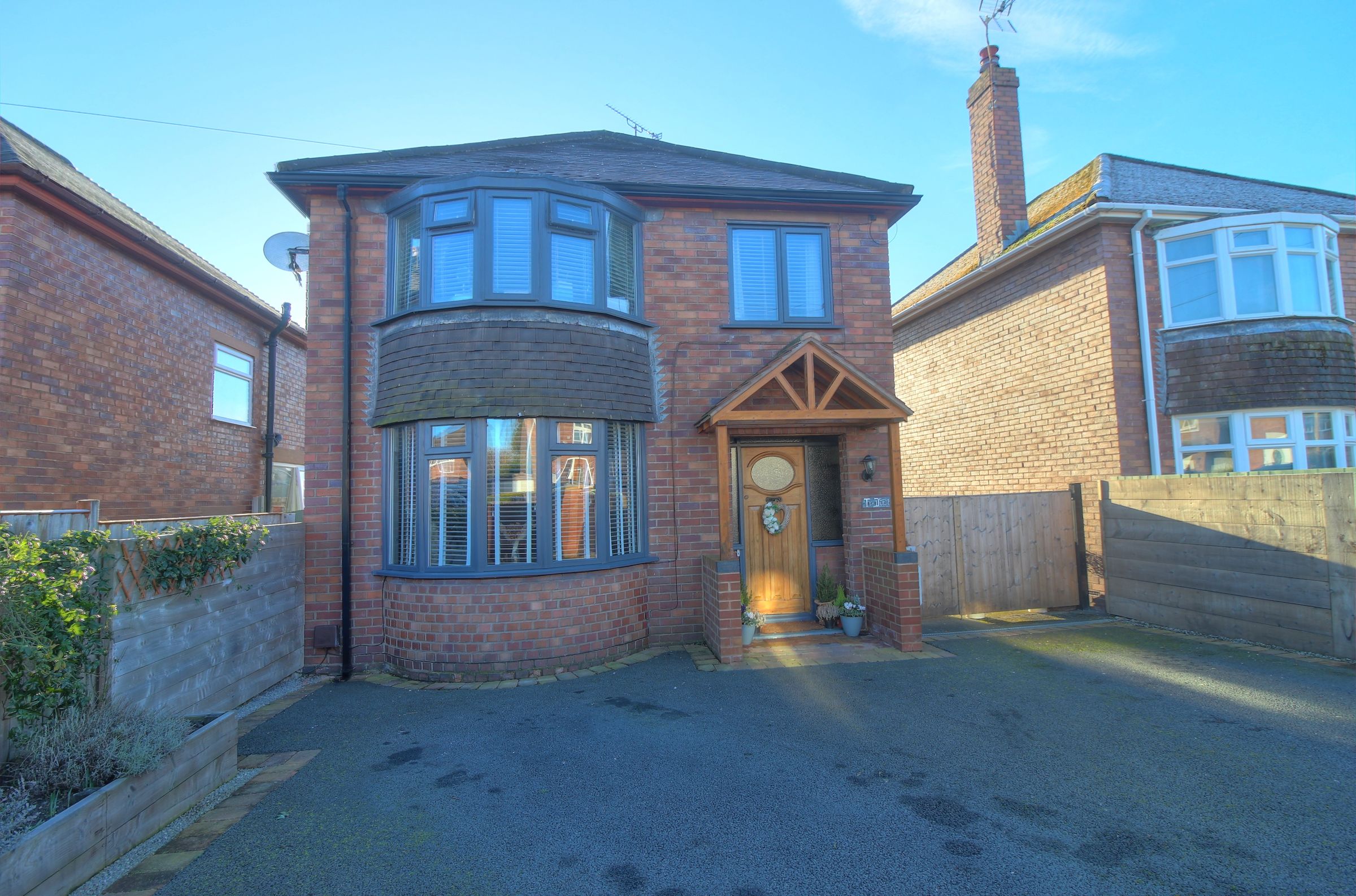 3 bed detached house for sale in Henry Street, Rhostyllen, Wrexham LL14 Zoopla