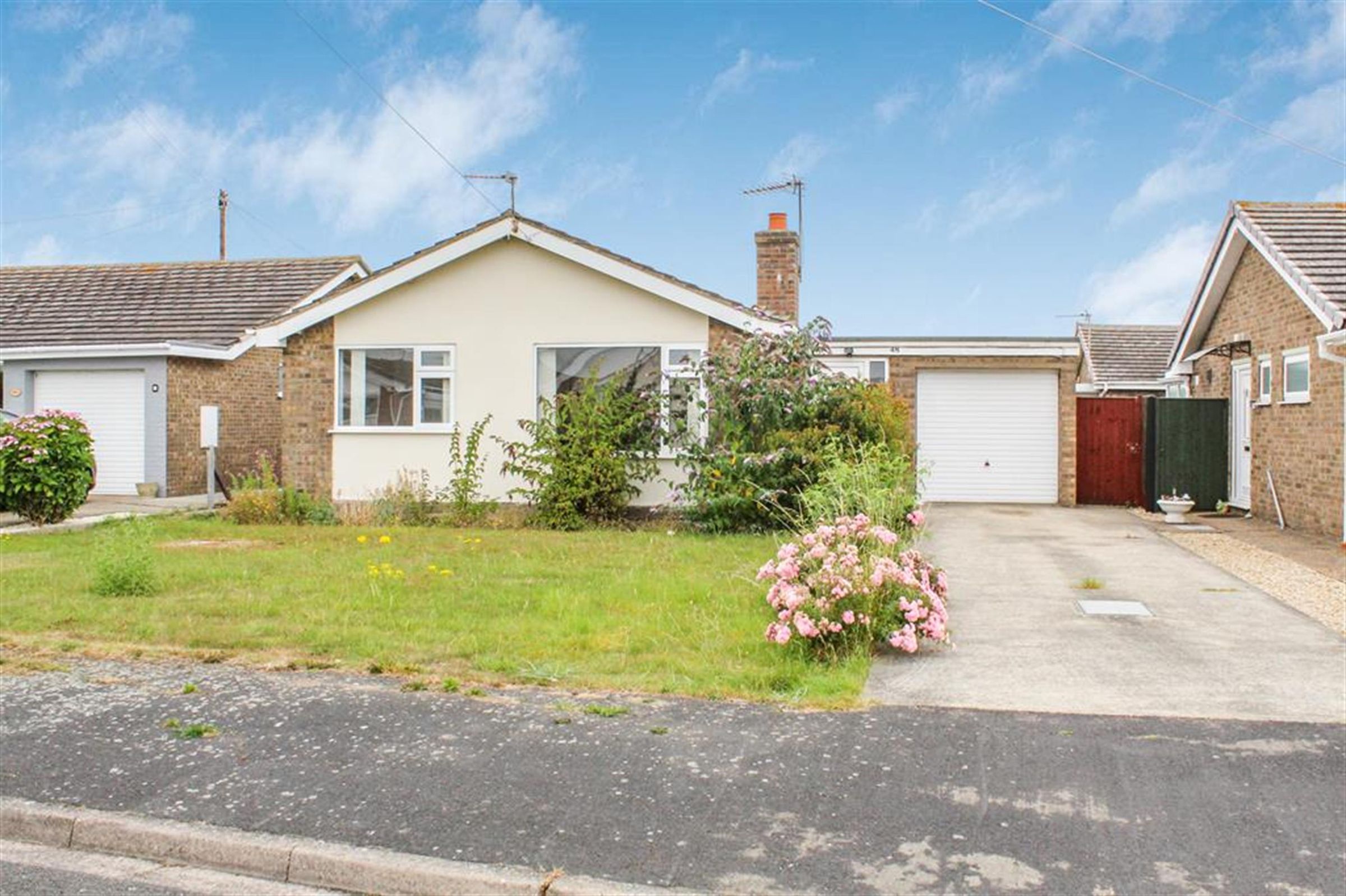 2 bed detached bungalow for sale in Warwick Road, Chapel St Leonards