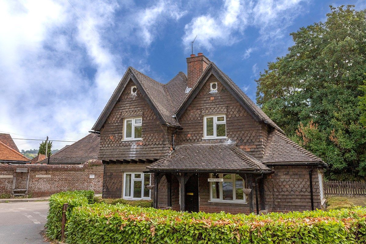 2 bed detached house for sale in Pendell Road, Bletchingley, Redhill RH1 Zoopla