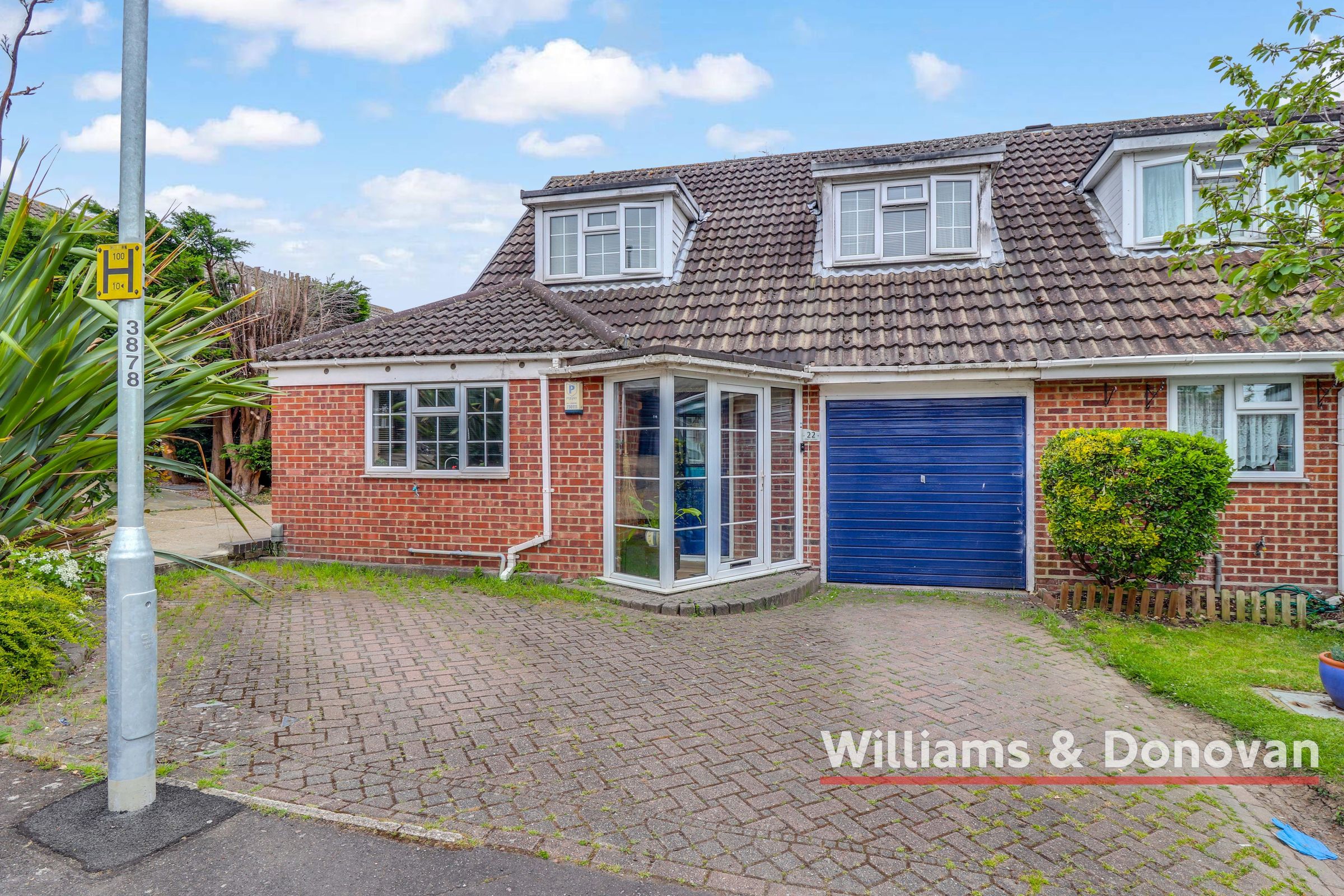 3 bed semidetached house for sale in The Larches, Benfleet SS7 Zoopla