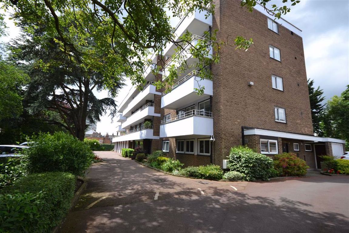 Oakleigh Road North, Oakleigh Park, London N20  