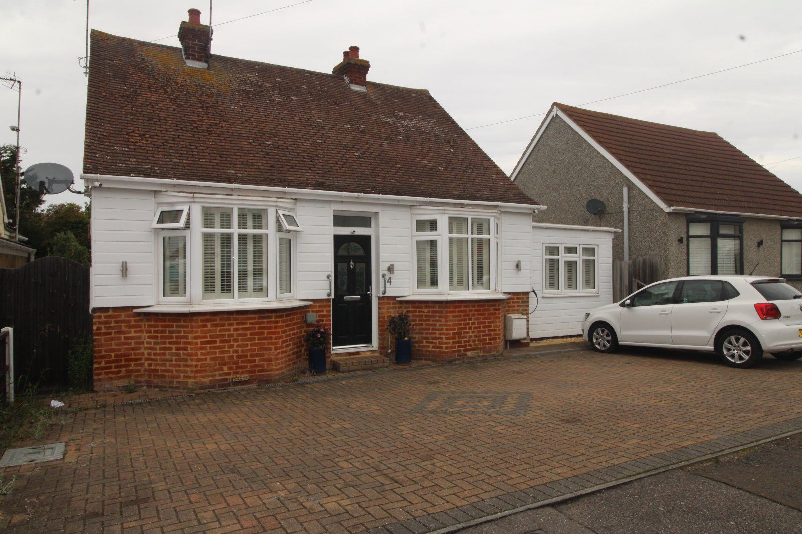4 bed bungalow for sale in Cecil Avenue, Sheerness, Kent ME12 Zoopla