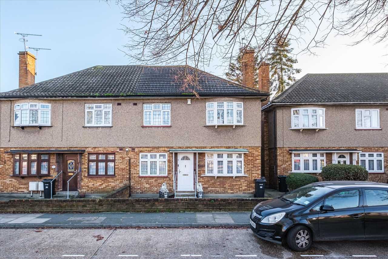 2 bed flat for sale in Eastern Avenue, Ilford, Essex IG2 Zoopla