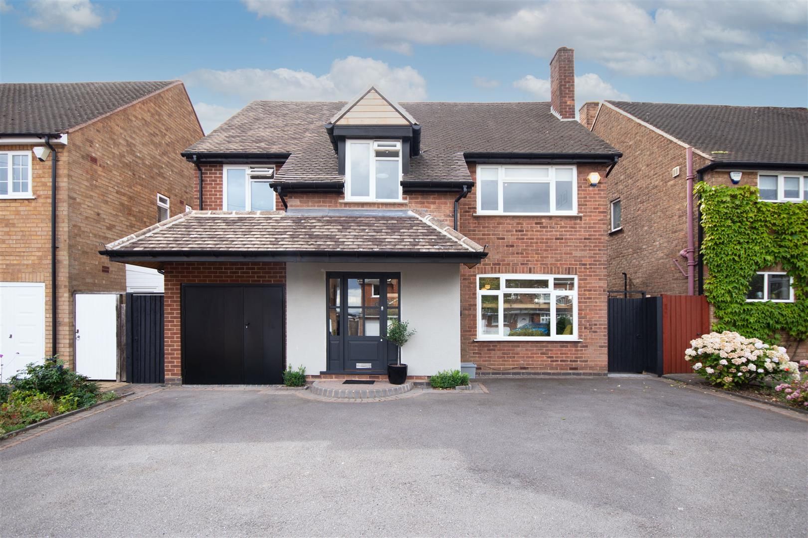4 bed detached house for sale in Hawthorn Road, Wylde Green, Sutton
