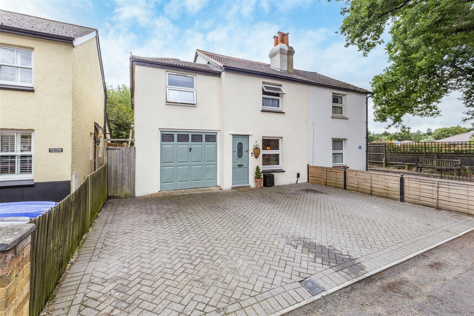 4 bed semidetached house for sale in Kings Head Lane, Byfleet, West