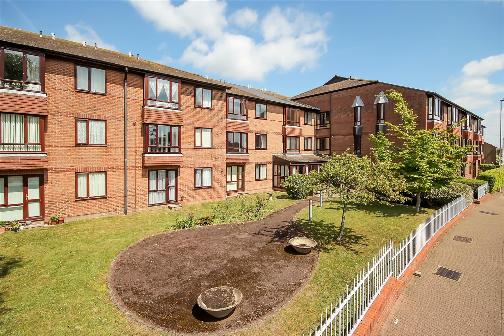 2 bed flat for sale in Penrith Court, Broadwater Street East, Worthing