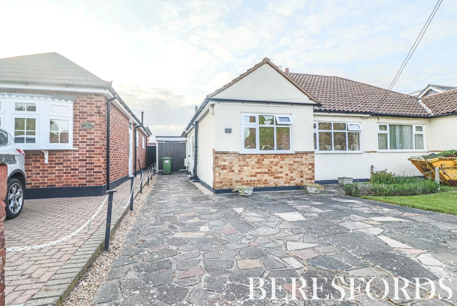 2 bed bungalow for sale in Cranham Gardens, Upminster RM14 Zoopla