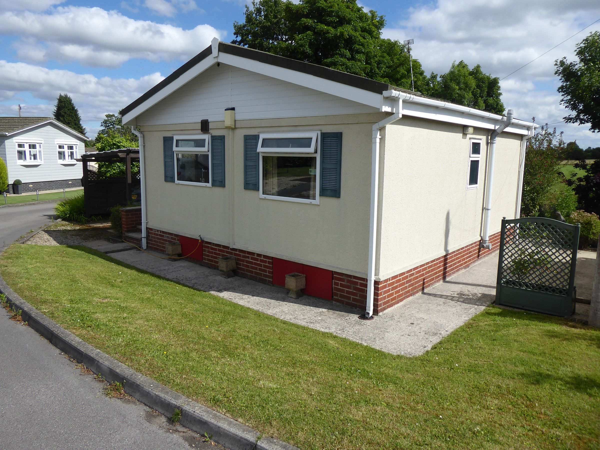 2 bed mobile/park home for sale in Brookfield Park, Mill Lane, Old