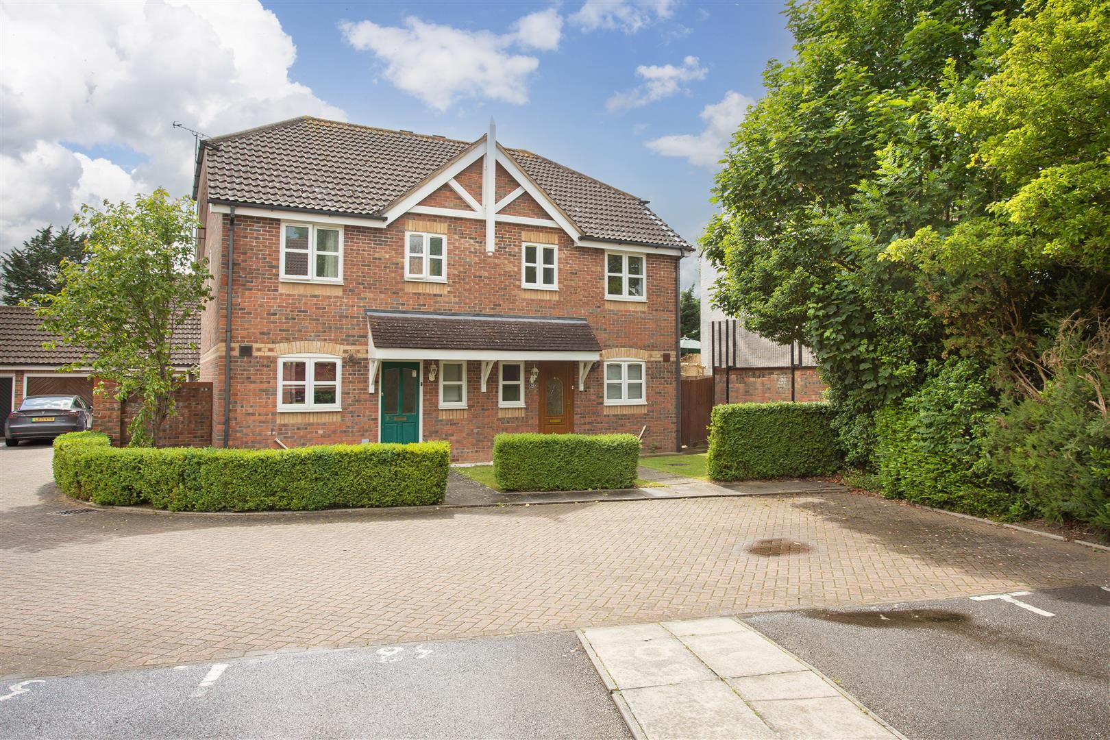 3 bed semidetached house for sale in Whitehead Way, Aylesbury HP21