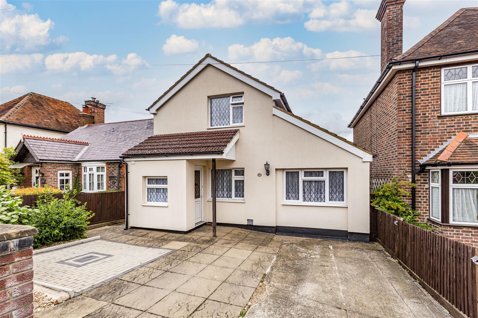 3 bed detached house for sale in Victoria Road, Knaphill, Woking GU21