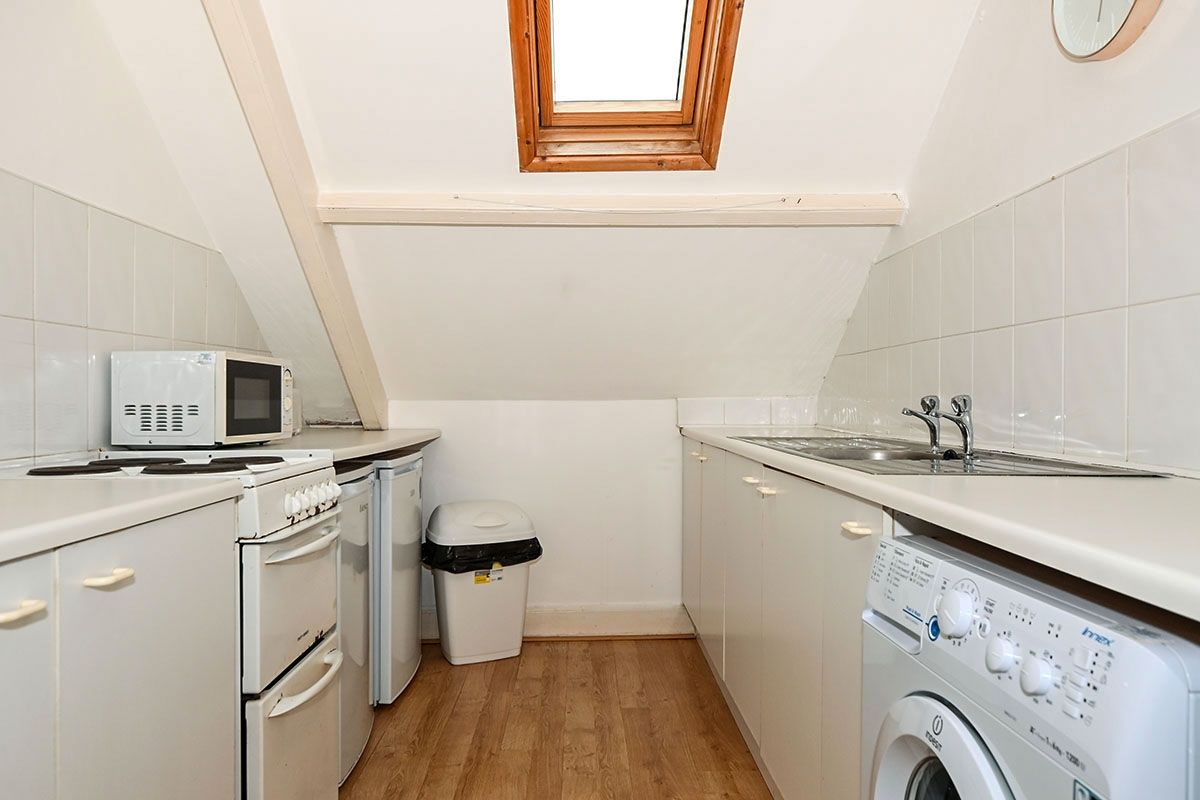 1 Bed Flat To Rent In 92 Lipson Road Plymouth PL4 Zoopla