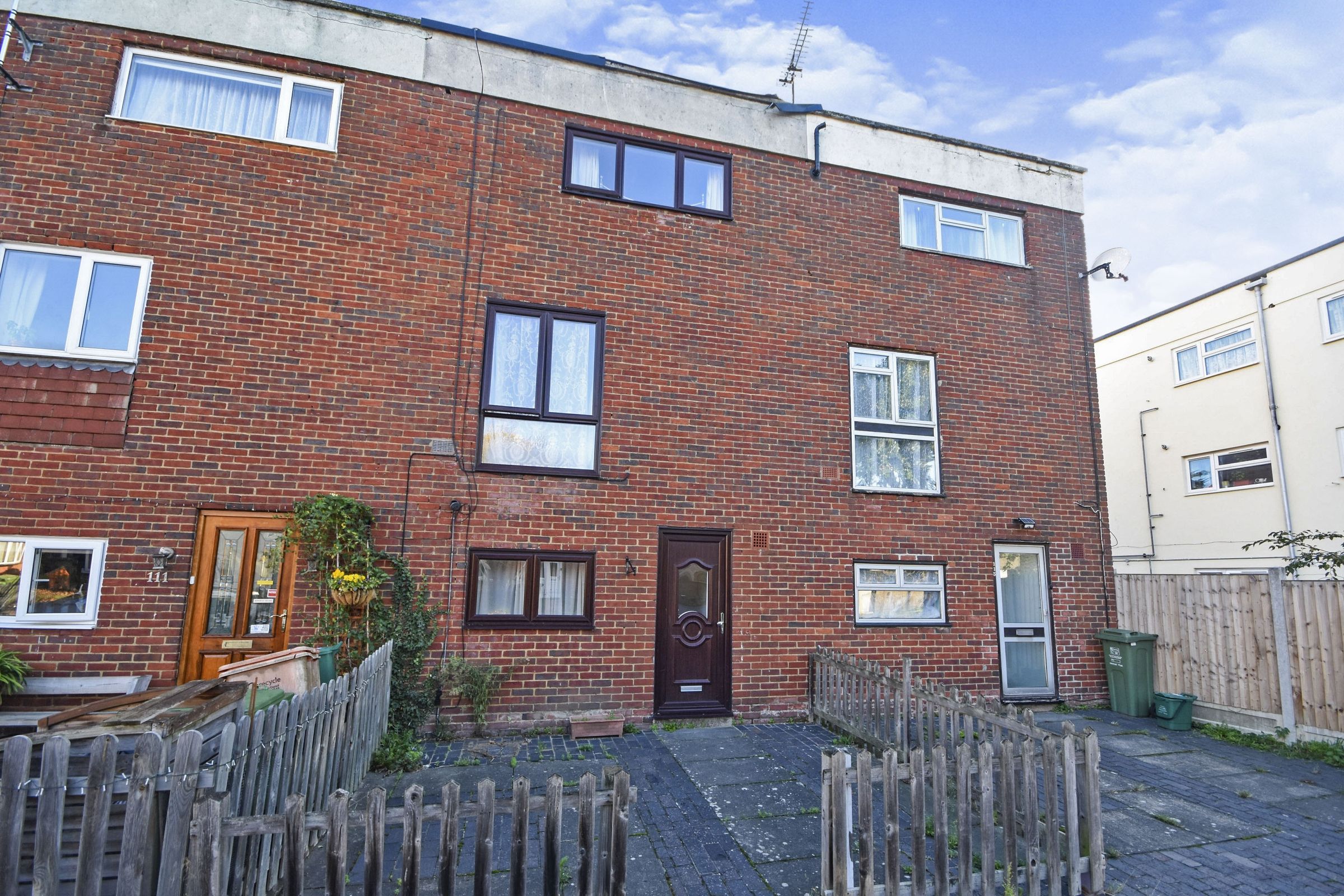 3 bed terraced house for sale in Brempsons, Basildon SS14 Zoopla