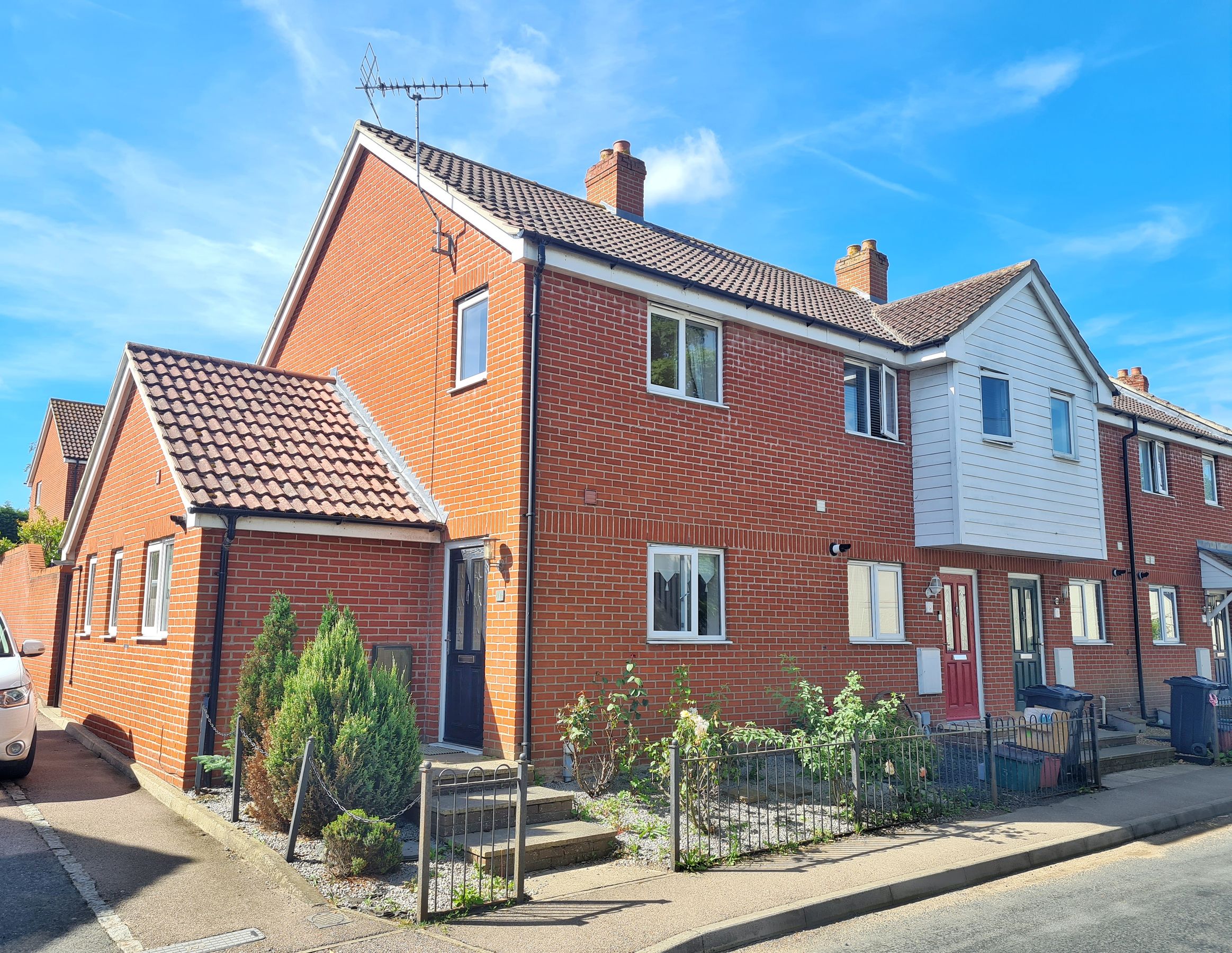 2 bed end terrace house to rent in Colchester Road, Wix, Manningtree
