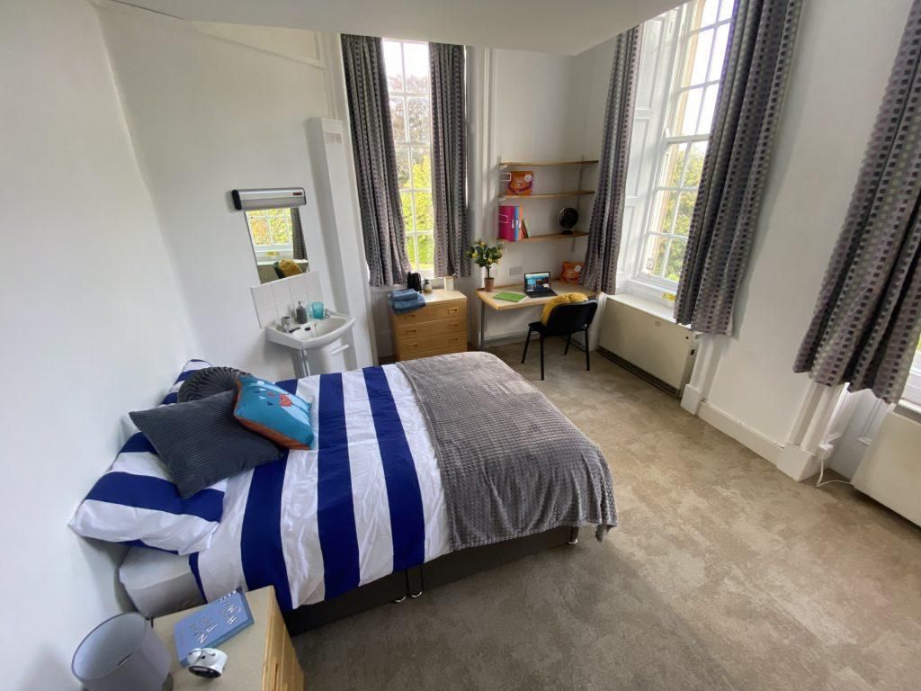 Room to rent in Fenham Hall Drive, Newcastle Upon Tyne, Tyne And Wear
