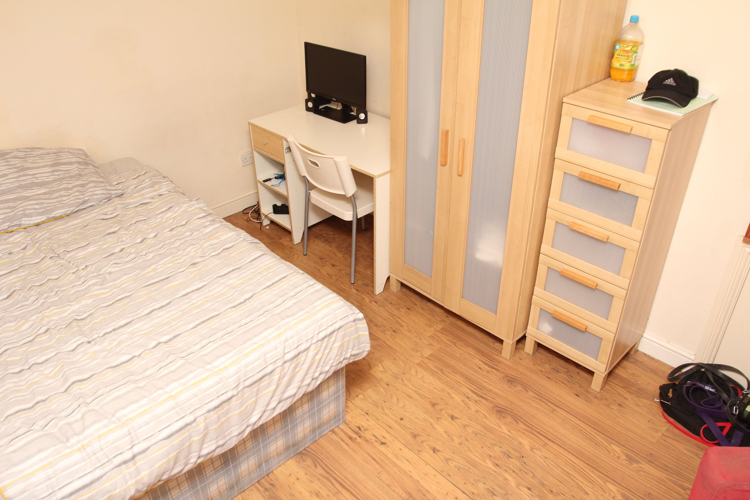 Room to rent in Raymond Terrace, Treforest, Pontypridd CF37 Zoopla