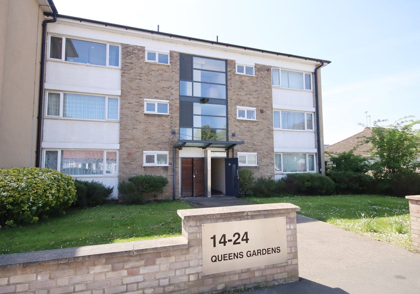 1 bed flat for sale in Queens Gardens, Rainham RM13 Zoopla