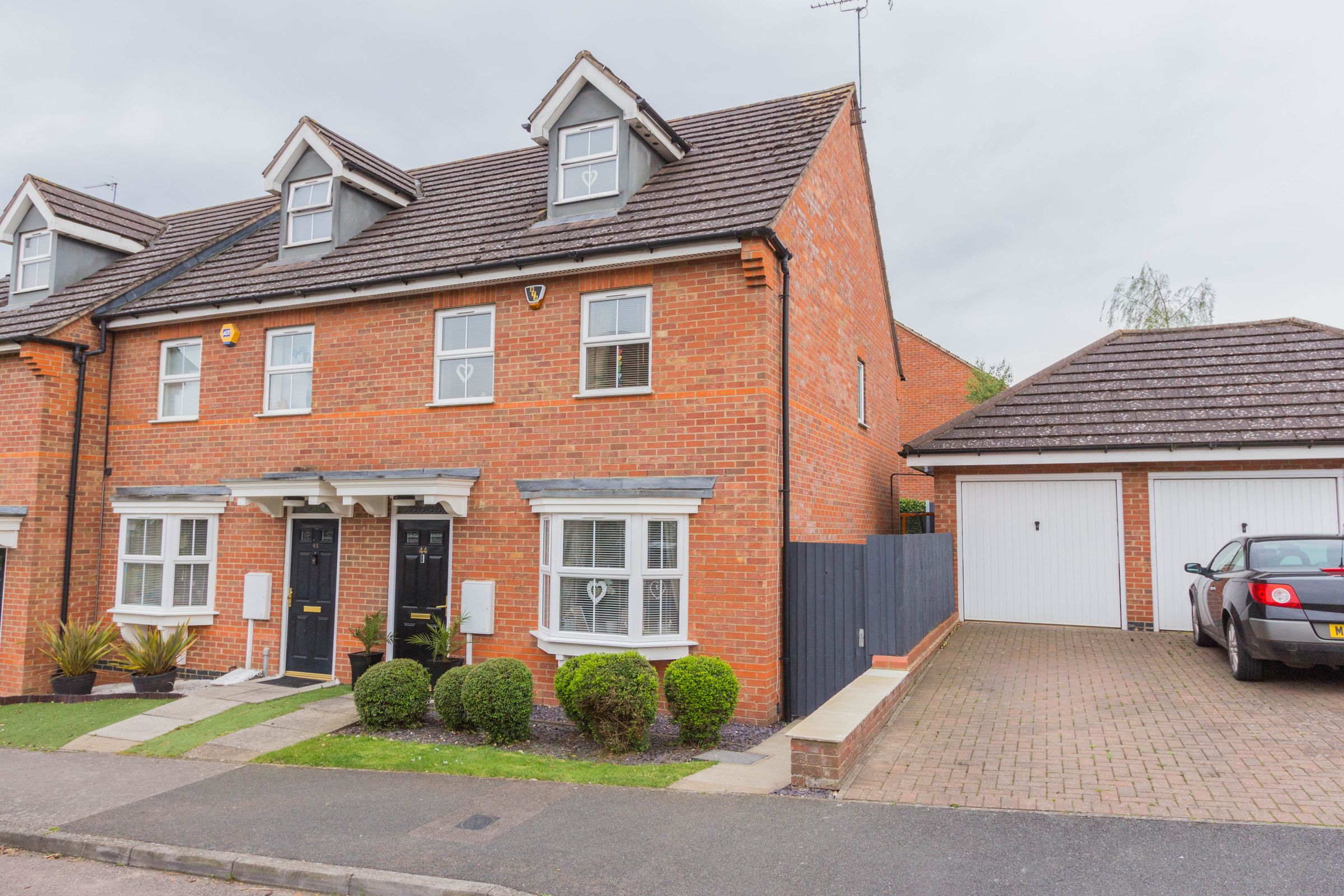 3 bed end terrace house for sale in Rectory Gardens, Irthlingborough