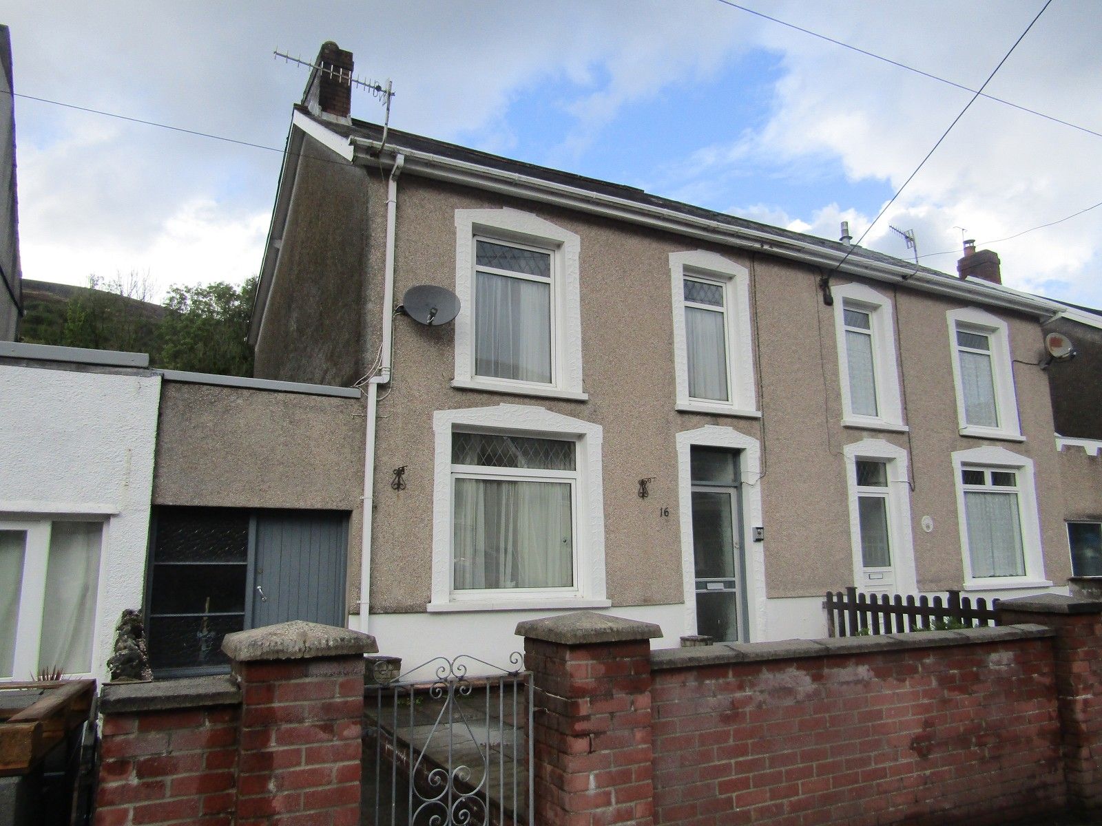 3 bed semidetached house for sale in Hodgsons Road, Godrergraig