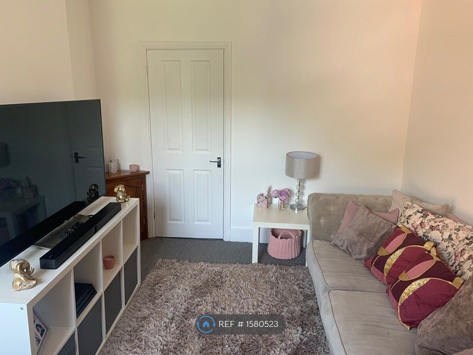 3 bed flat to rent in Godstone Road, Kenley CR8 Zoopla