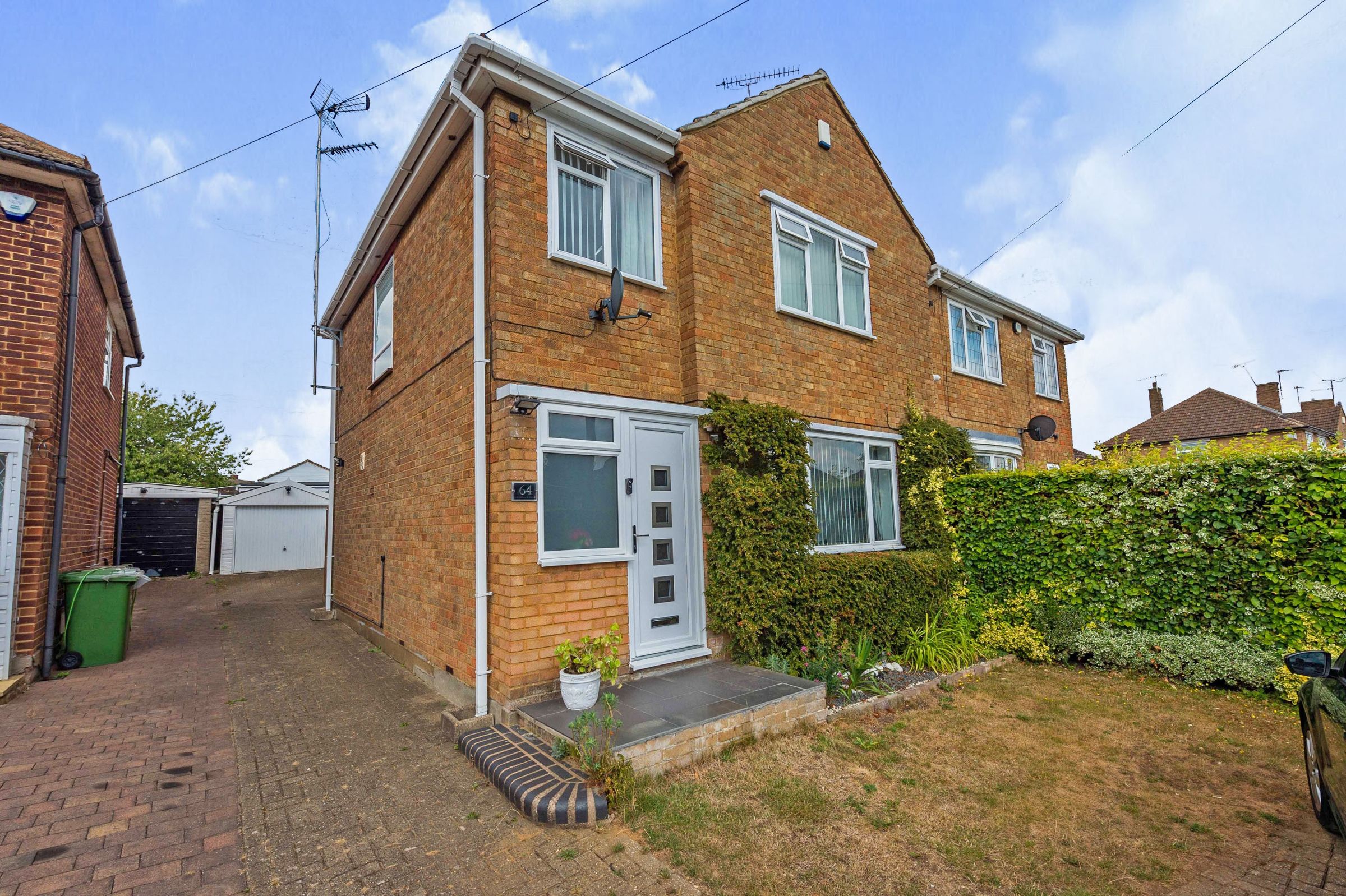 3 bed detached house for sale in Cranbrook Drive, Luton LU3 Zoopla