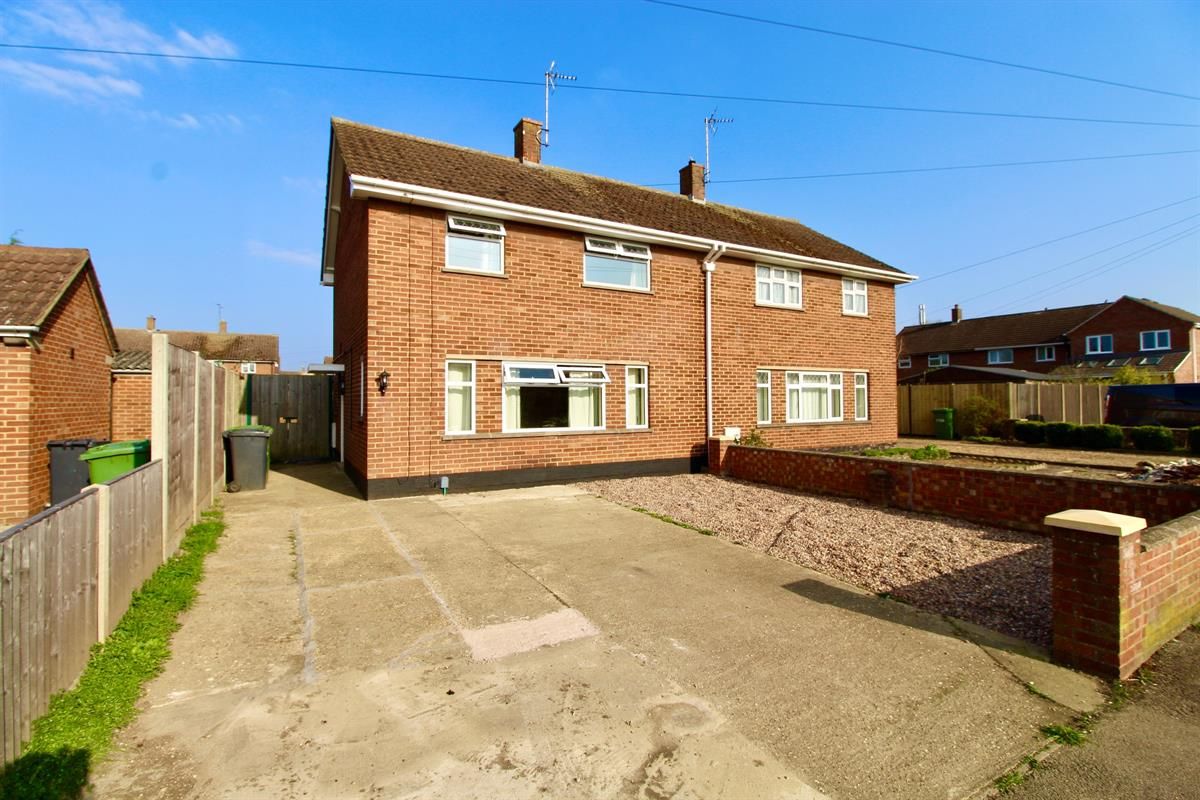 3 bed semidetached house to rent in Queen Street, Yaxley, Peterborough