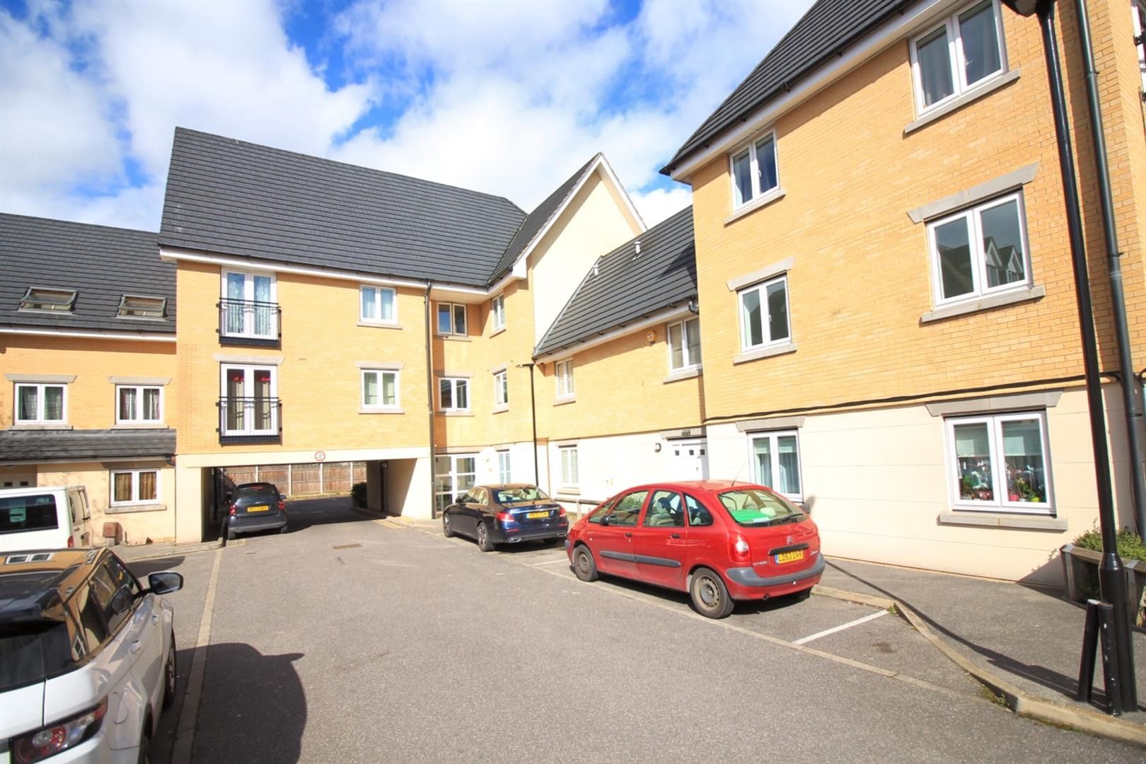 Brooker Court, Fusiliers Way, Hounslow TW4  