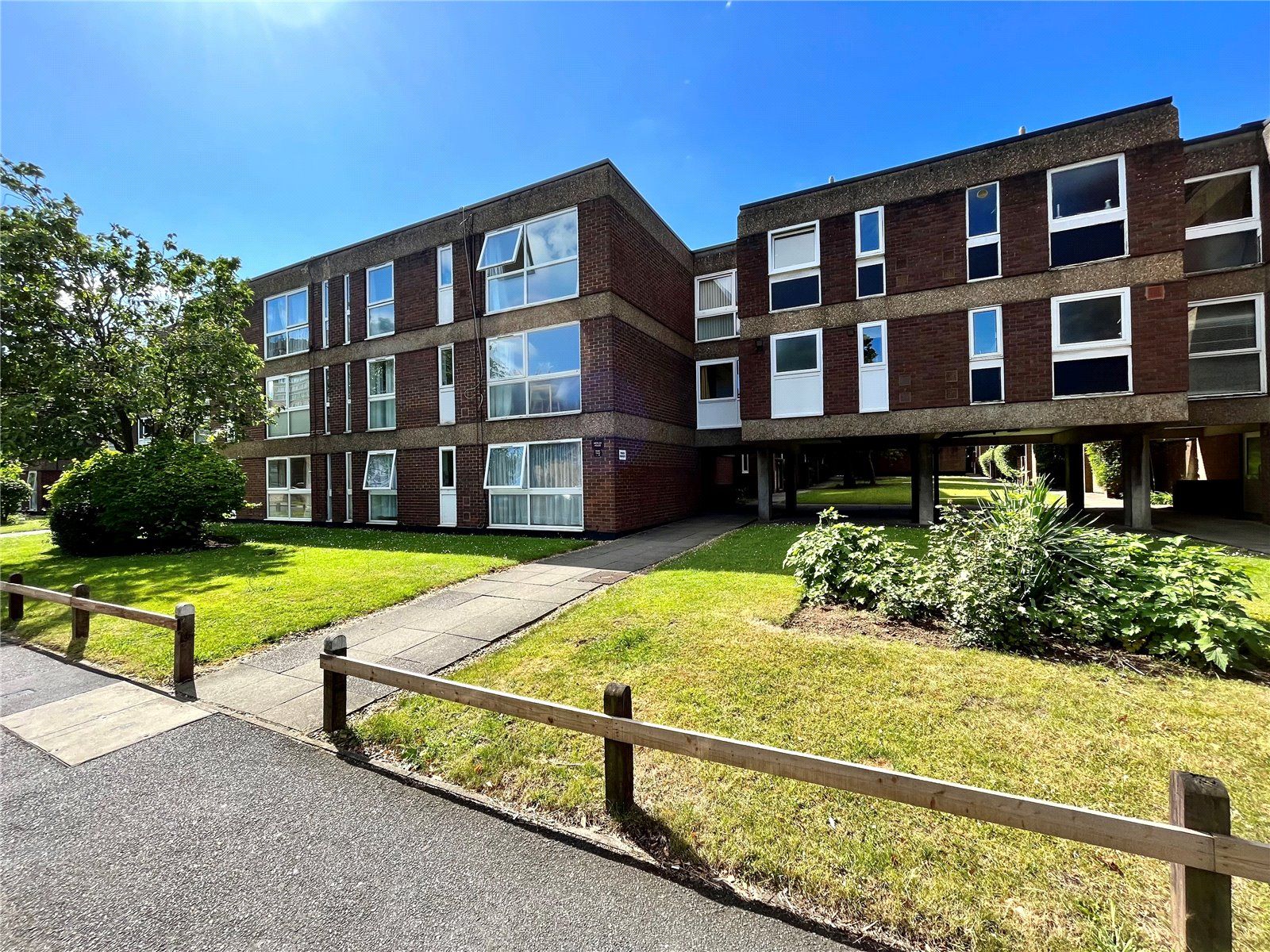1 bed flat for sale in Medlar House, Longlands Road, Sidcup, Kent DA15