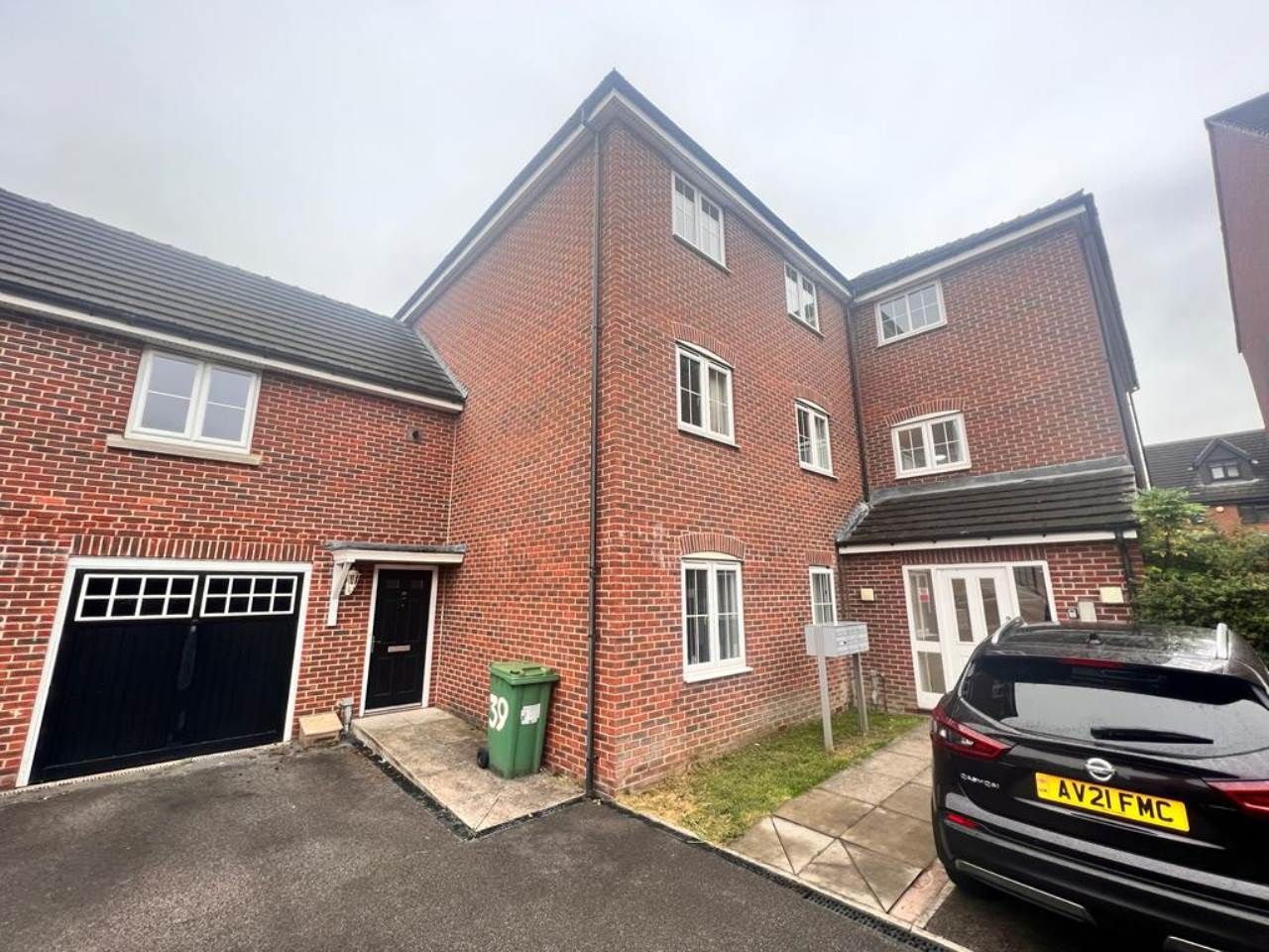 2 bed flat to rent in Fenton Place, New Forest Village, Leeds LS10 Zoopla