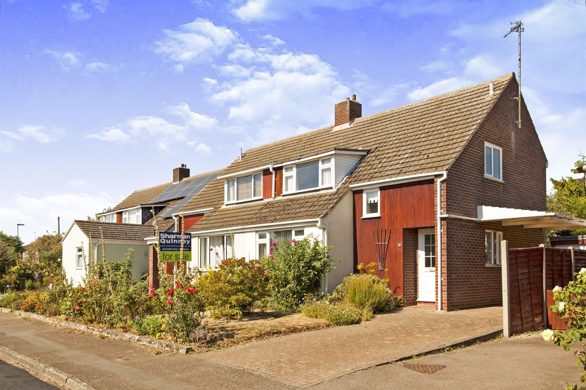 3 bed semidetached house for sale in Fontwell Avenue, Cambridge CB4